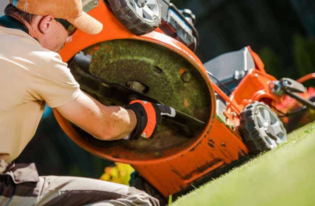 Signs You Need To Sharpen Your Riding Mowers Blades