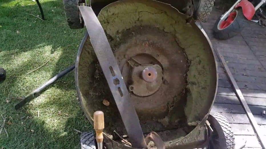 Signs Your Lawn Mower Crankshaft is Bent