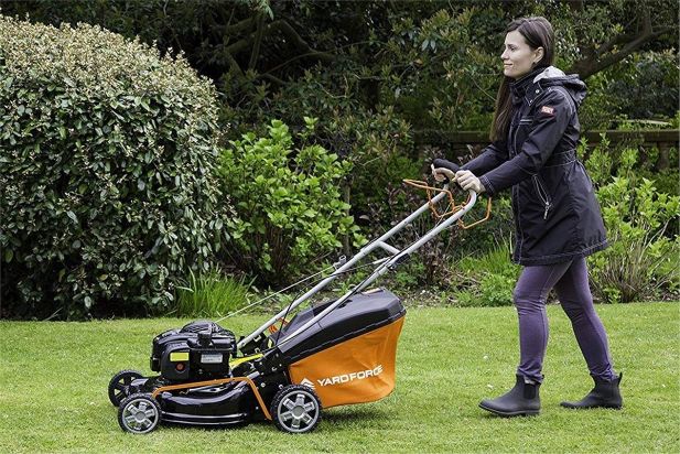 What Are Self-Propelled Mowers & How Do They Work