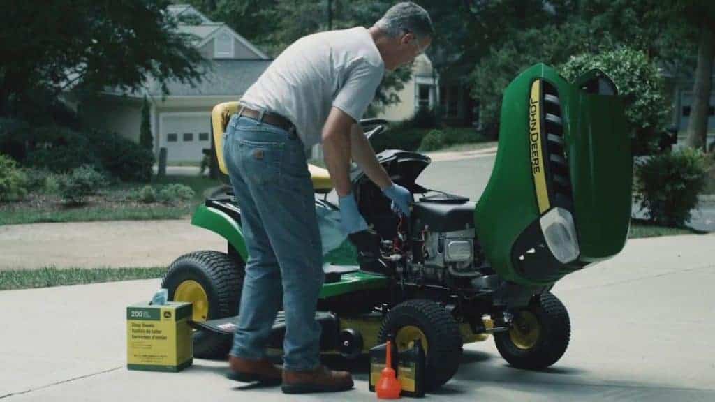 Why Does Lawn Mower Oil Need to be Changed Regularly