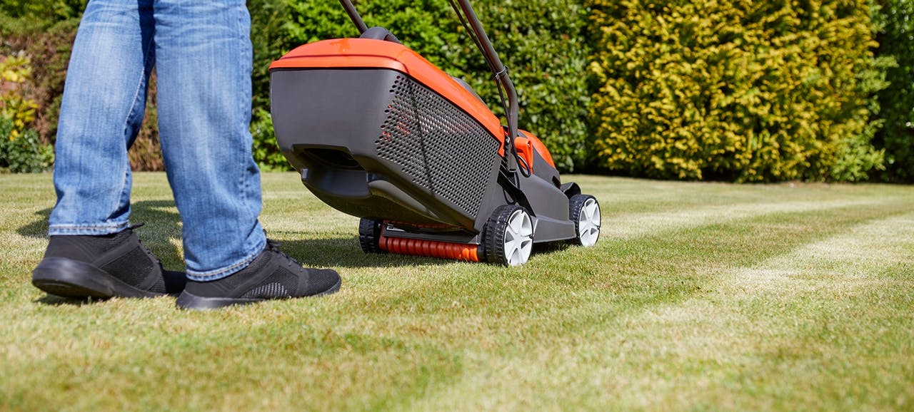 Best Lawn Mowers With Rollers For Stripes - featured image