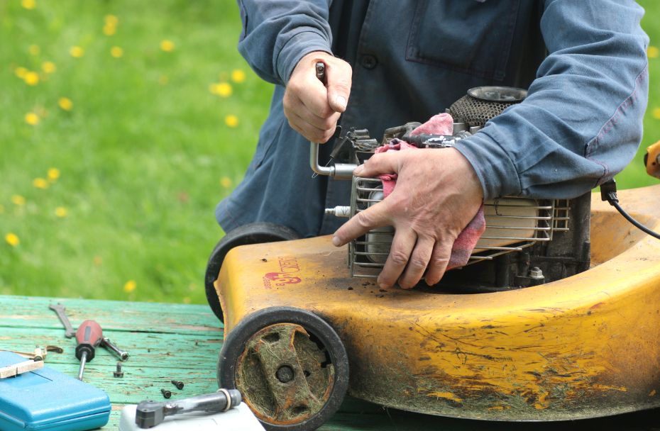 Unclog a Lawnmower Carburettor